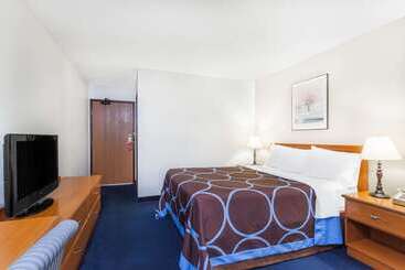 Motel Super 8 By Wyndham Montgomery Maybrook