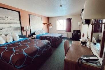 فندق على الطريق Super 8 By Wyndham Perham