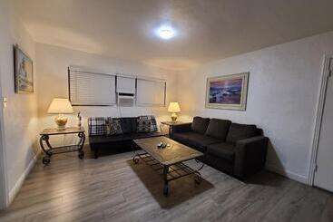 Апартаменты Sun Island Motel