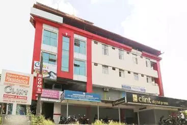 Hotel Oyo 67591 Space Park Residency