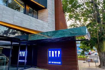 هتل Tryp By Wyndham Santa Cruz