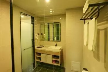 Hotelli Greentree Inn Anlong County Zhaodi