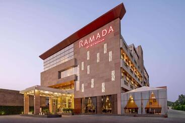 فندق Ramada By Wyndham Aligarh Gt Road