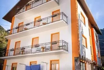 Hostel   Bormio   Livigno   Santa Caterina   Stelvio