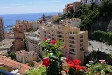 ツーリストアパートメント My Residence D Azur Maison Micheloni