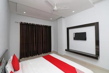 Vaccinated Staff - Capital O 36090 Hotel Sathyarth