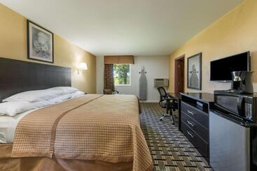 فندق على الطريق Super 8 By Wyndham Higginsville