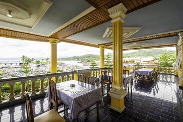 Auberge Hôtelière Spot On 1896 Hotel Mahkota Pantai