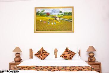 پانسیون Santi Homestay