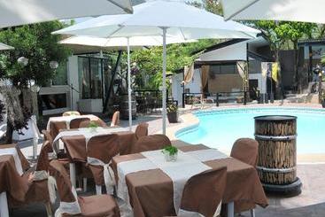 Hotell Date & Dine Resort