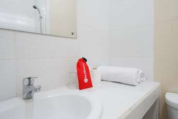 בית מלון כפרי Reddoorz Near Mataram University