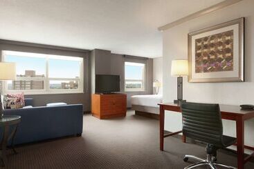 בית מלון כפרי Embassy Suites Baltimore Inner Harbor