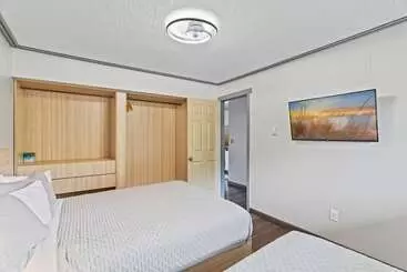 Отель Interurban Suites