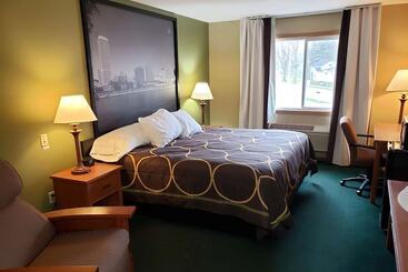 فندق Super 8 By Wyndham Berlin Wi