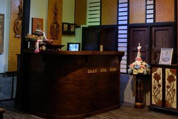 Отель Baan Bua Kum