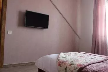 پانسیون Barin House