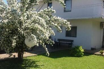 پانسیون Guest House Janja Ostojic