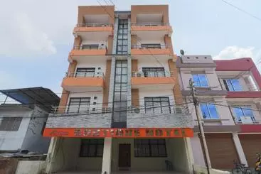 Hotelli Spot On 89939 Platinum Inn