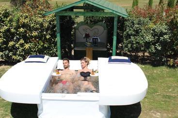 קוטג'' Il Nido D Amore   Lorenzana Colombaie