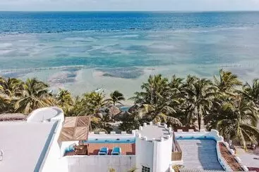 アパートホテル El Fuerte Beach Resort