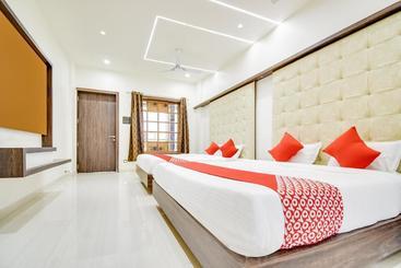 Hotel Oyo 70260 Vrundavan Grand