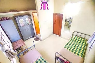 Albergue R R Women S Paying Guest