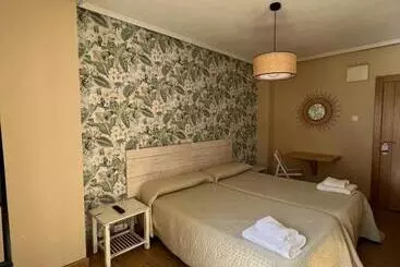 فندق فئة نجمة واحدة Hosteria Tajahierro