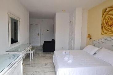 Aparthotel Playamaro