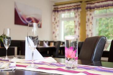 پانسیون Restaurace A Penzion Zděná Bouda