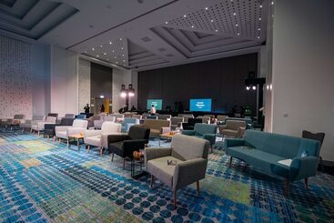 هتل Radisson Red Dubai Silicon Oasis
