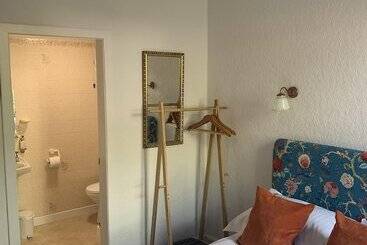 Hotel Leven House Bed And Breakfast