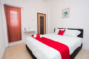 بنسيون Reddoorz Near Plaza Araya Malang