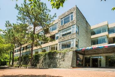 Hotell Cedarwood Villa