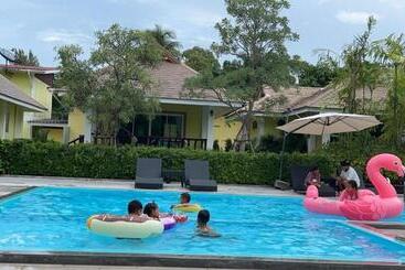 ホテル Thipburee Resort