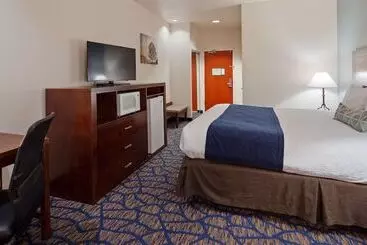 酒店 Best Western Plus Villa Del Lago Inn Patterson