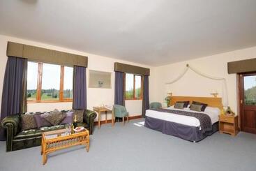 Отель All Saints