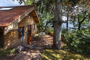 کلبه Porthole Log Cabin