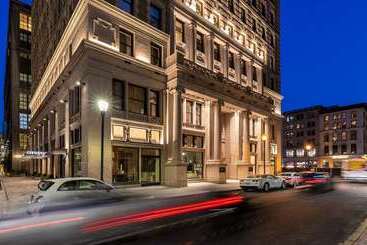 هتل Canopy By Hilton Philadelphia Center City