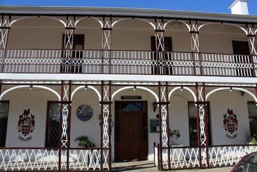 بنسيون The Cock House