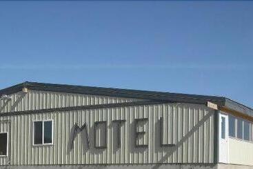 Hooks Hideaway Motel