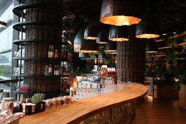 هتل Dusit Thani Laguna Singapore