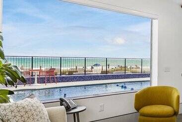 فندق على الطريق Ocean Treasure Beachside Suites