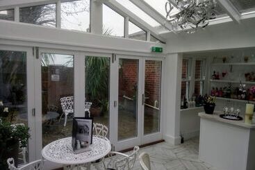 ペンション Jireh House