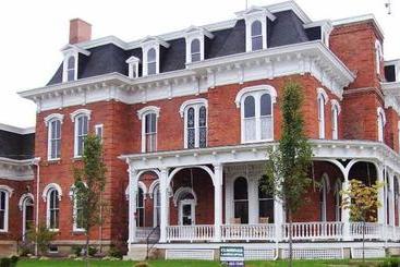 Szálló Heritage House Suites