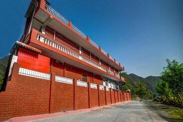 Hotel Sahastradhara Riverresort