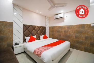 ホテル Oyo 70123 Sada Shiv Guest House