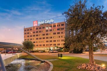 Отель Catullo