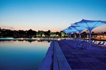 Grand Resort Lagonissi