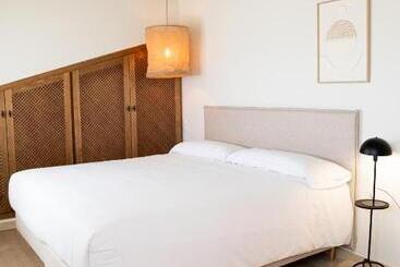 هتل Rooms By Jova