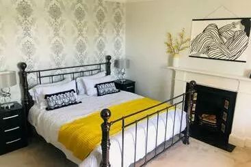 ペンション Crown House